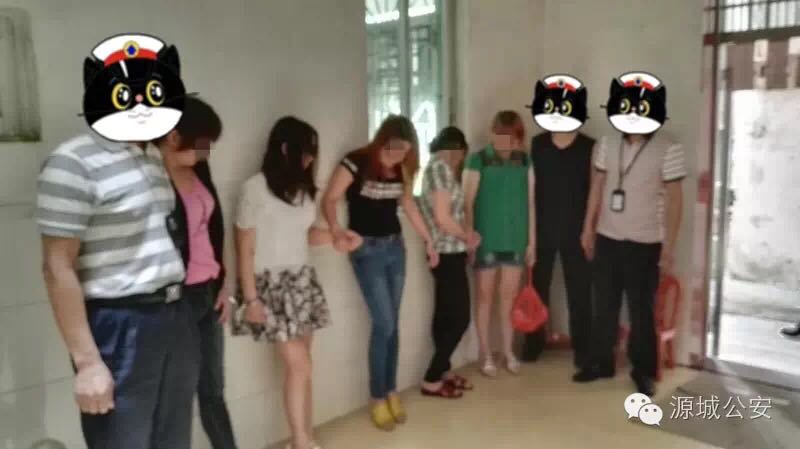 广东:警方扫黄现场 打击“站街女”