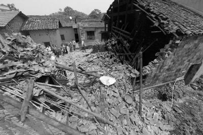 清代危房倒塌活埋独居老人 其子住200米外新房