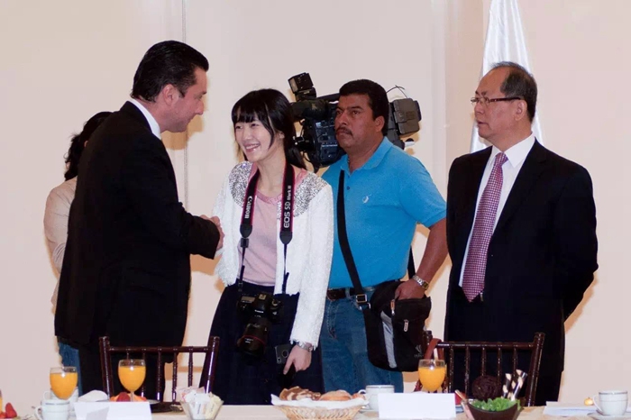 成都 美女外交官裸辞 成摄影师_新湖南