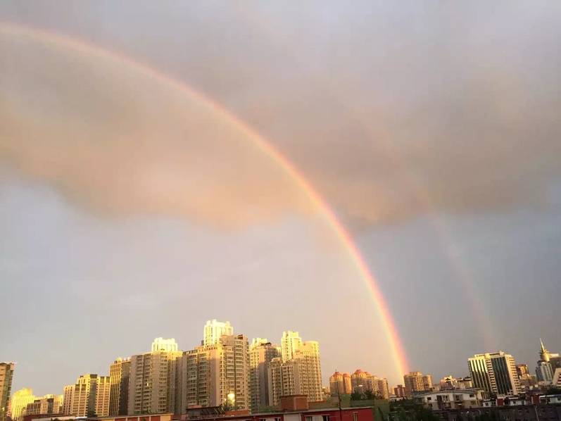 刷爆朋友圈的北京双彩虹