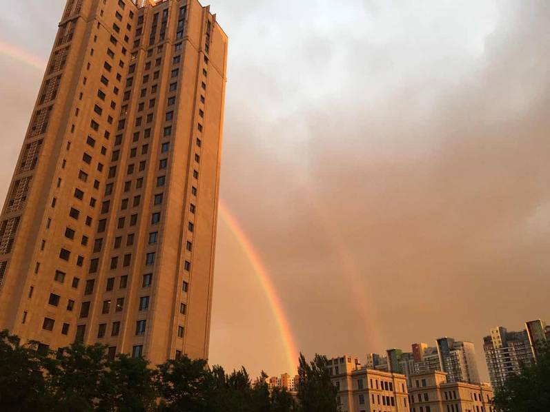 刷爆朋友圈的北京双彩虹