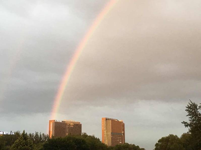 刷爆朋友圈的北京双彩虹