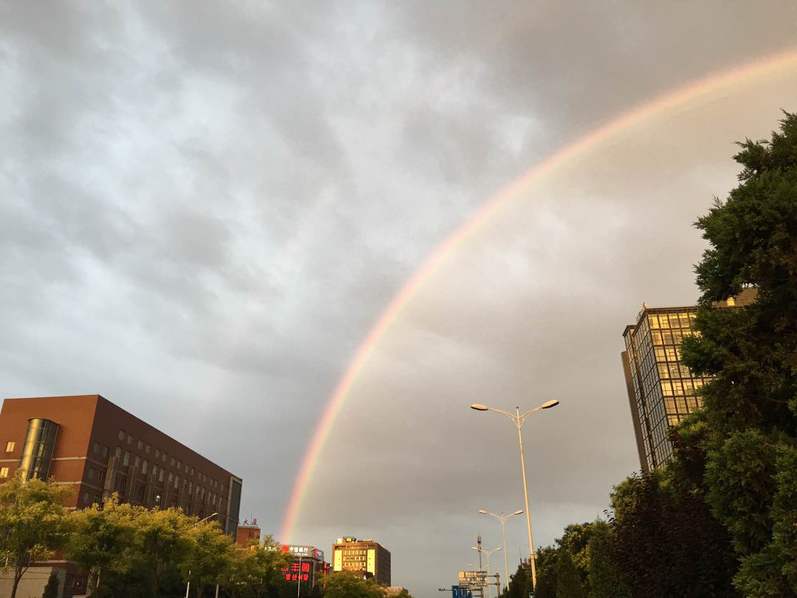 刷爆朋友圈的北京双彩虹