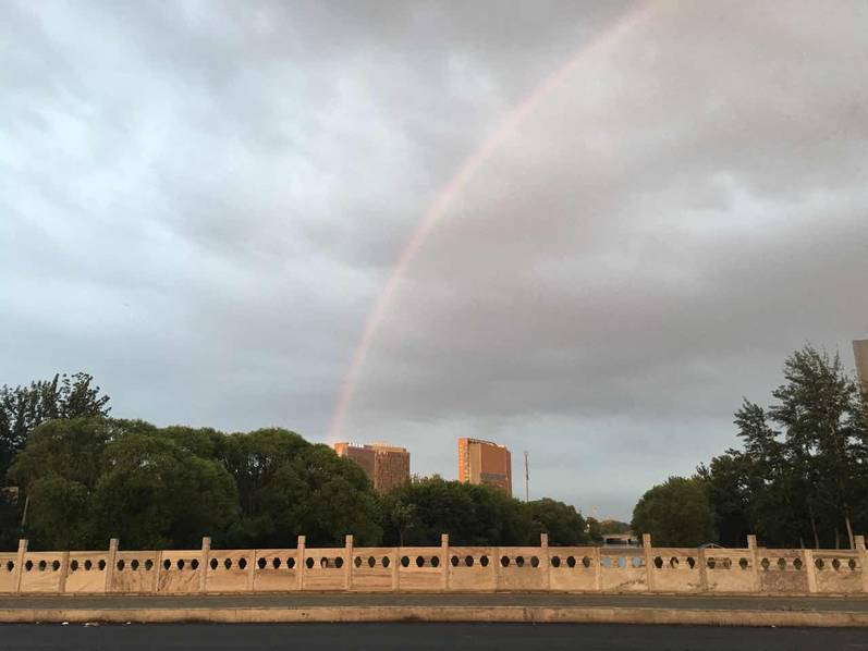 刷爆朋友圈的北京双彩虹