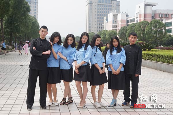 护理学院的几名男生成为大家关注的焦点