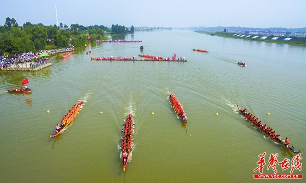 第十二届中国汨罗江国际龙舟节奉上民俗文化盛