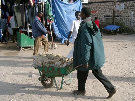 印钱的纸都缺,委内瑞拉欠中国650亿美元拿啥还