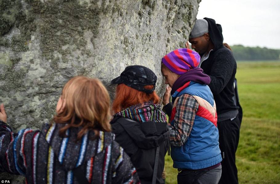 夏至日:巨石阵万人赏日出
