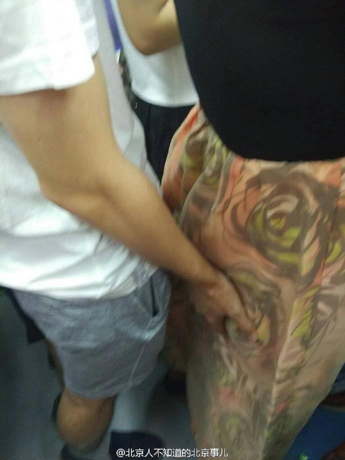 变态！北京地铁13号线2名女子遭男子猥亵