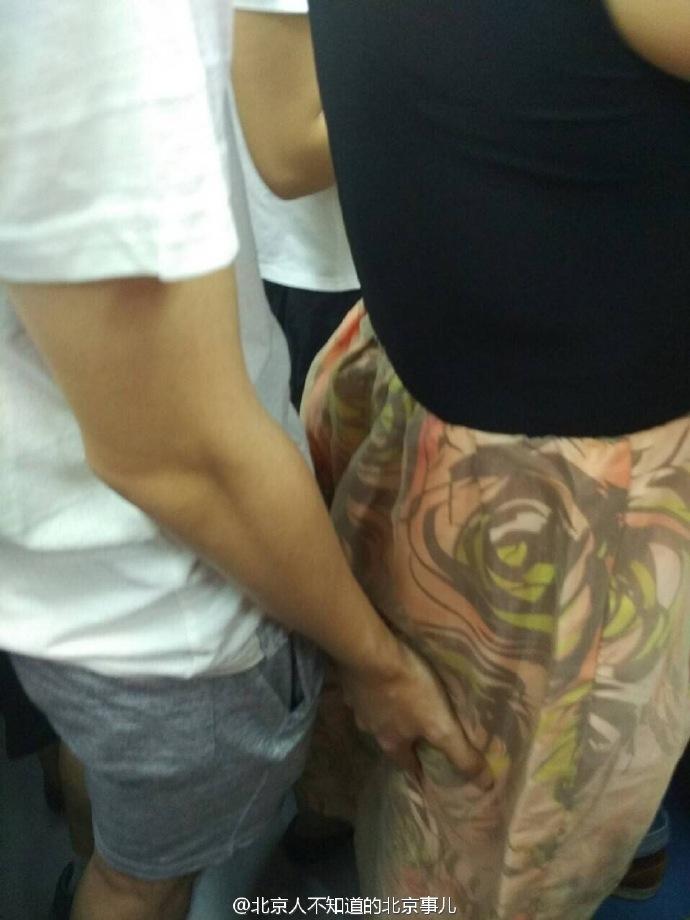 变态！北京地铁13号线2名女子遭男子猥亵