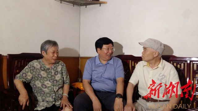 陈向群在株洲调研“两学一做”并讲党课