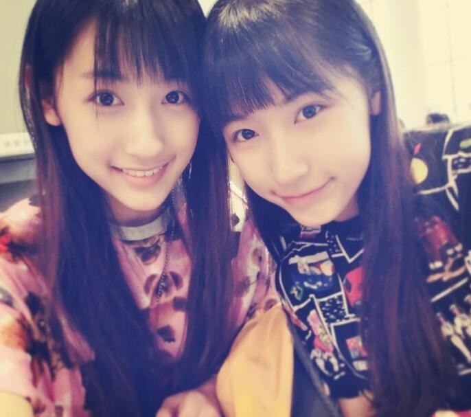 复旦双胞胎姐妹走红 清纯自拍刷屏