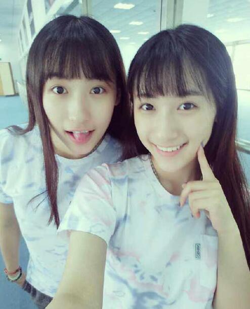 复旦双胞胎姐妹走红 清纯自拍刷屏