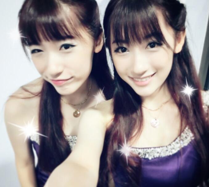 复旦双胞胎姐妹走红 清纯自拍刷屏