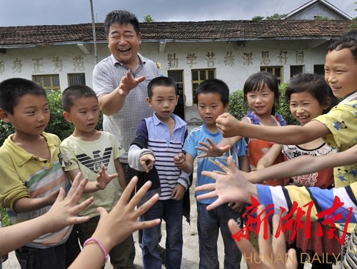 记澧县火连坡镇柏樟小学教师戴国林