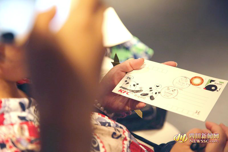 独一无二的熊猫邮戳、纪念章以及手绘的熊猫