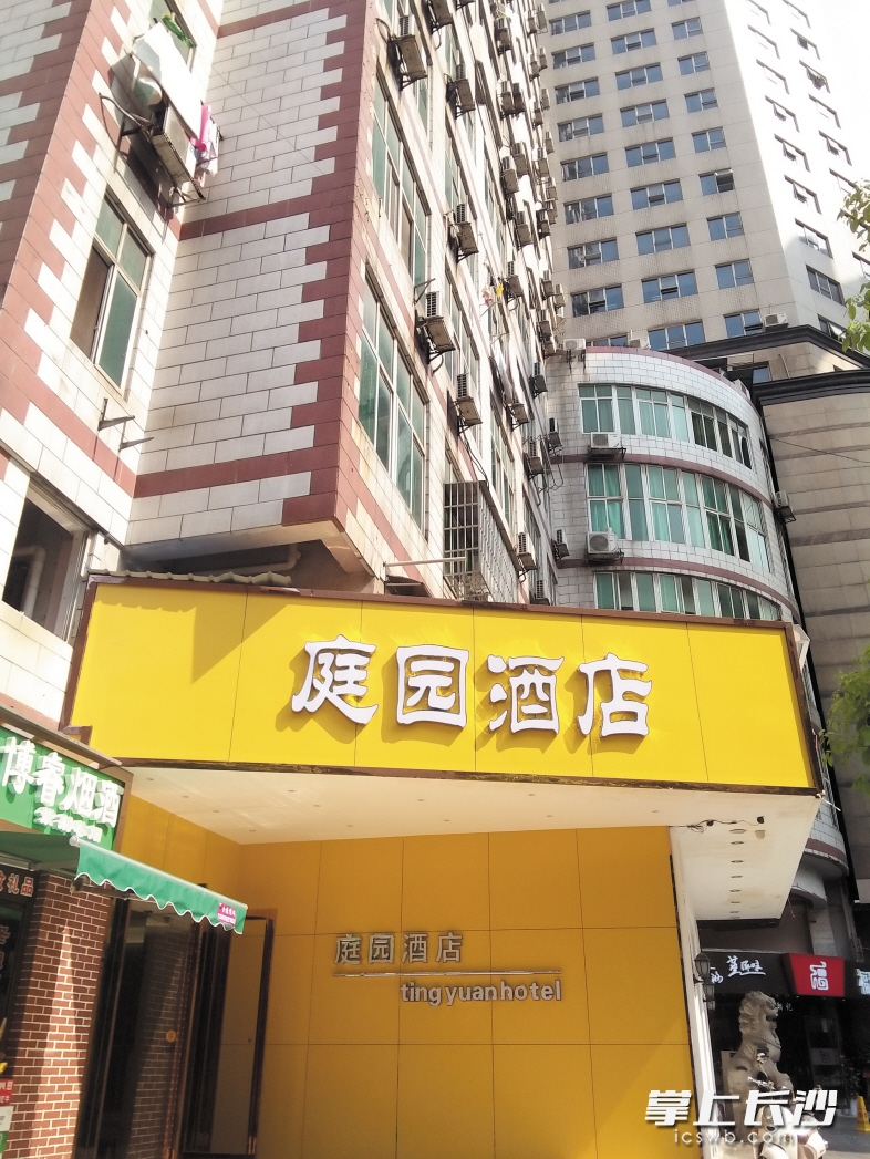  科达名居小区是普通住宅楼，庭园酒店开在居民楼内。长沙晚报记者 朱炎皇 实习生 肖雪晴 摄影报道
