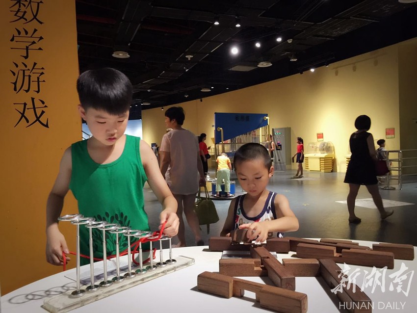 省科技馆开展“探秘科技 欢乐一夏”科普活动