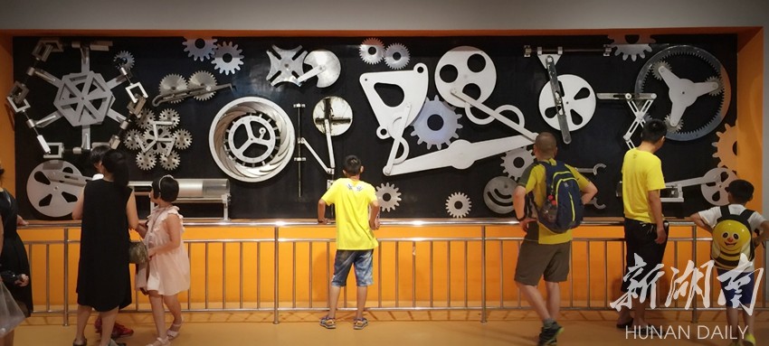 省科技馆开展“探秘科技 欢乐一夏”科普活动