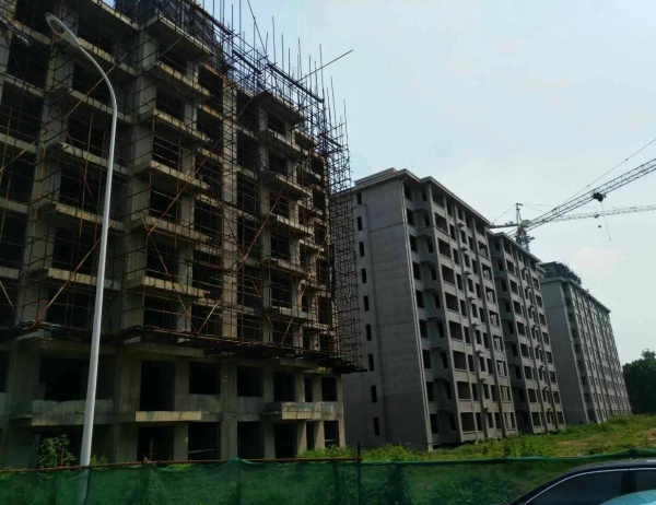 安居工程近六年“拉锯战” 300多动迁户仍漂泊在外无家可归1