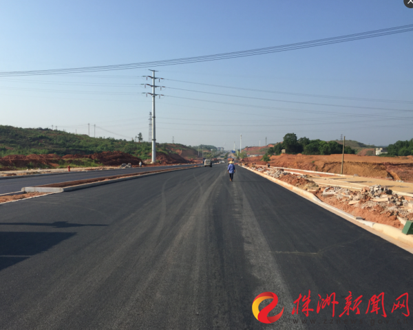 湘芸路南起西站南路，北至泰山西路，全长3.6公里，呈南北走向。路幅宽40米，双向六车道