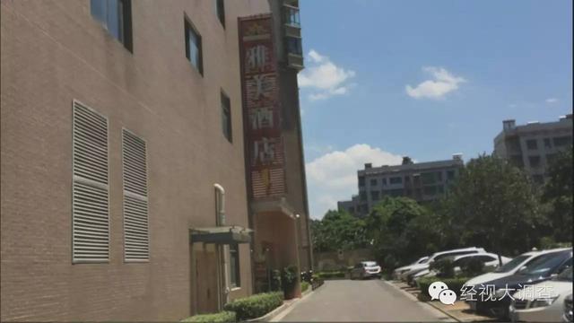 湘潭一酒店被曝用客人毛巾擦马桶 你还敢住吗