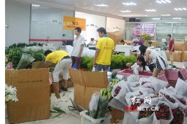 七夕消费迎来井喷 长沙买玫瑰花将比往年便宜