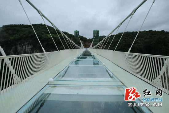 张家界大峡谷玻璃桥即将试营业