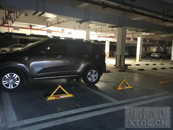 湘潭一小区地下停车位月租530元 业主称