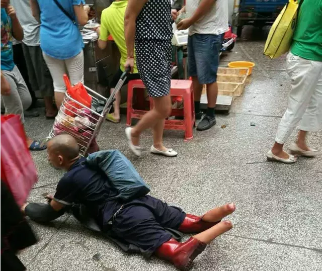 浏阳一男子失踪12年 现在广州乞讨双腿已被截断