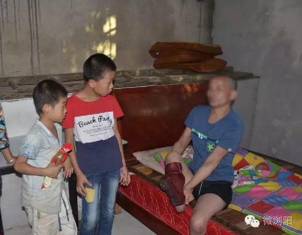 浏阳一男子失踪12年 现在广州乞讨双腿已被截断