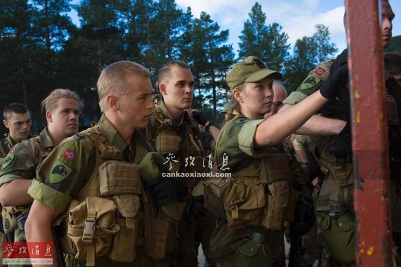 挪威男女兵混住一间寝室？当面换内衣