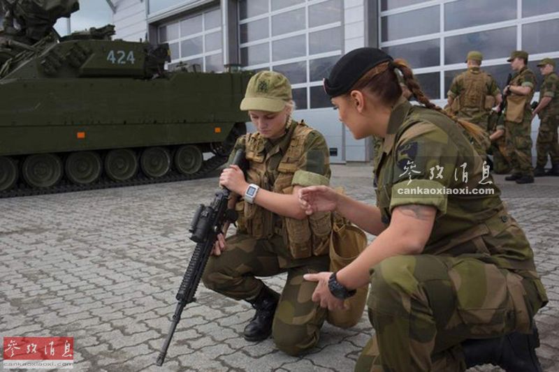挪威男女兵混住一间寝室？当面换内衣
