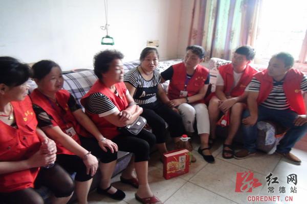 安乡志愿者开展社区大家庭 ·和谐邻里情活动