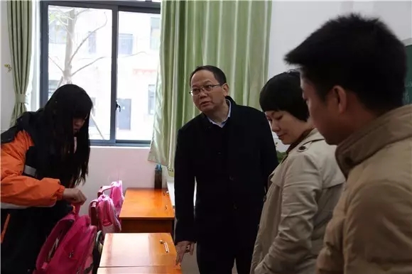 收入证明_教育局长收入(2)