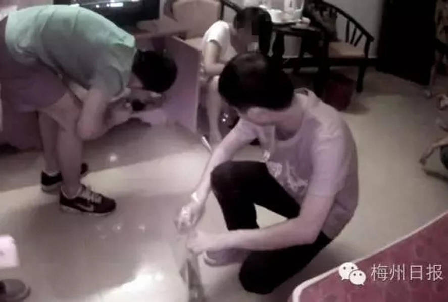 大厦藏20名卖淫女 警察扮客抓嫖