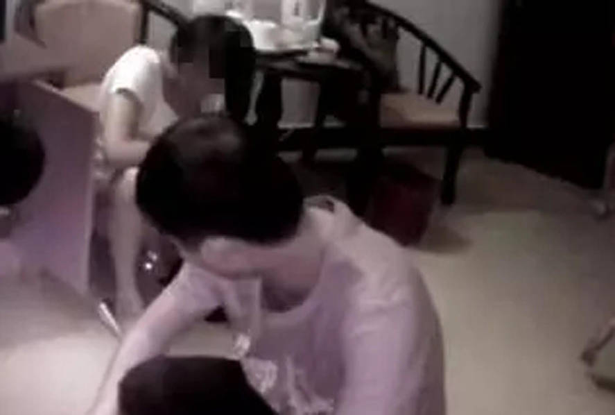 大厦藏20名卖淫女 警察扮客抓嫖