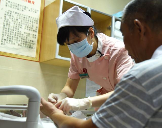 湘籍工人倒地 这位