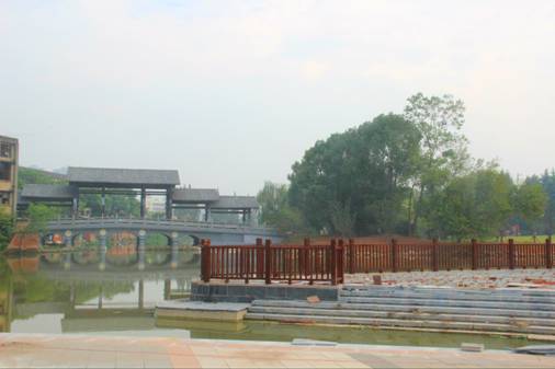 改造后的屈原公园一角。尚一网 记者 肖志芳 摄