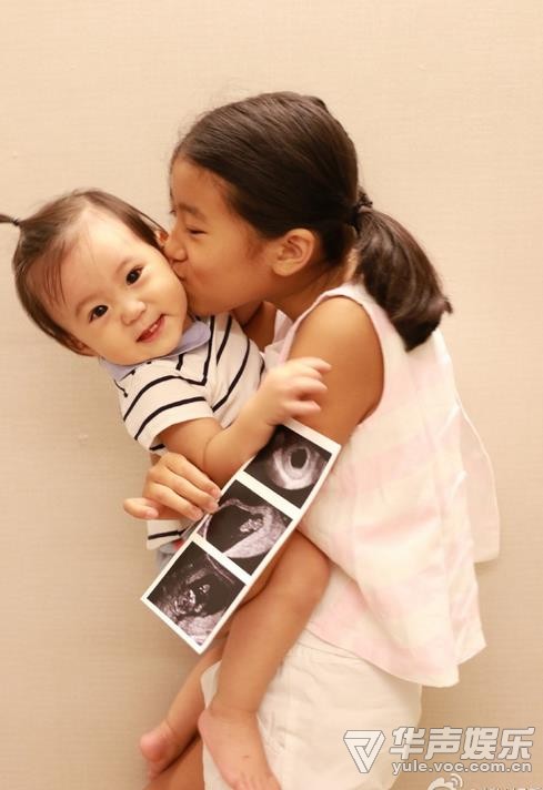 贾静雯宣布怀第三胎咘咘喊话妈妈要生五个