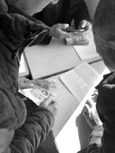 陕西千余高中生被收500“辛苦费” 官方回应