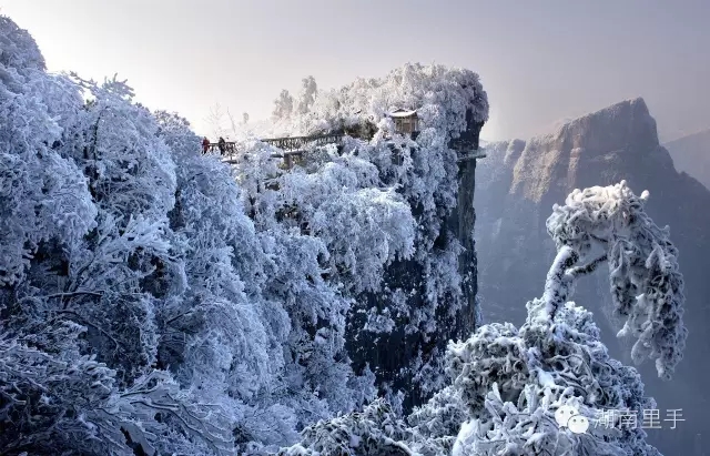 (天门山雪景)