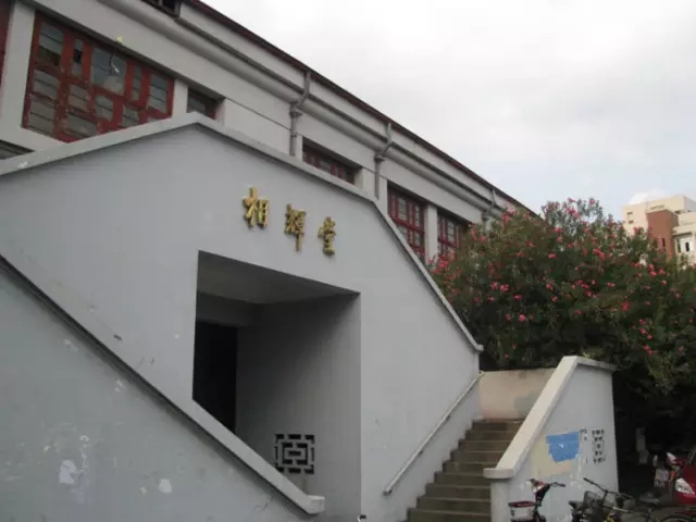 建于1934年,由当时的河南大学校长的许心武提出修建,只花了三年时间