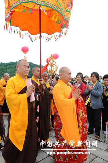 心怀天下善梵门盛世辉访天门山寺方丈怀梵大师