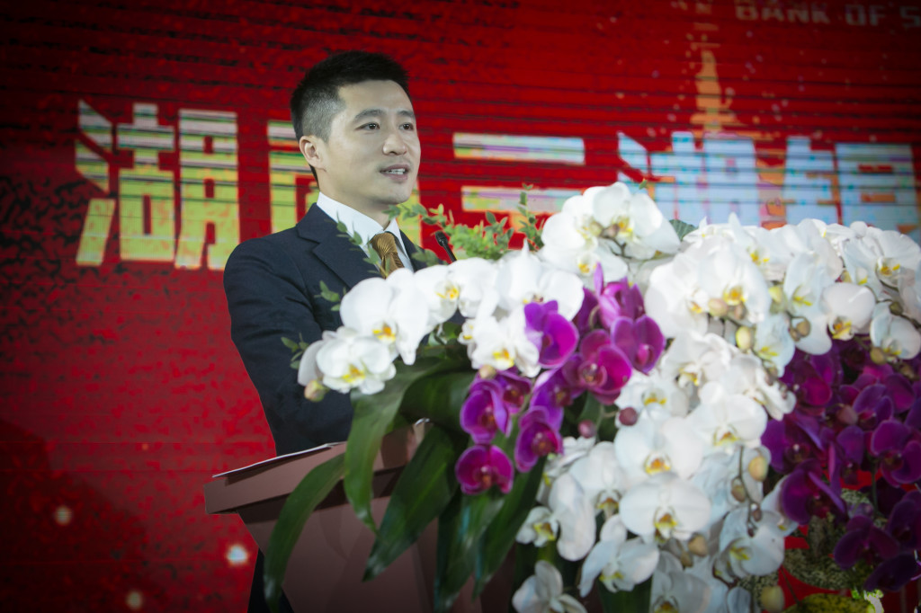 梁稳根之子_