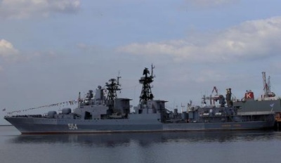 俄海军反潜舰“特里布茨海军上将”号3日停靠在马尼拉南部港口（路透社）