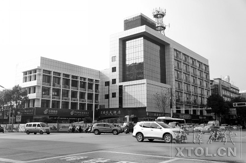  改造后 韶山路鸿达酒店、邮政大楼立面改造前后对比图。