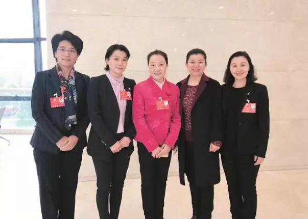 从美国到湖南,相隔十二年的两张女干部合影背后,充满传奇