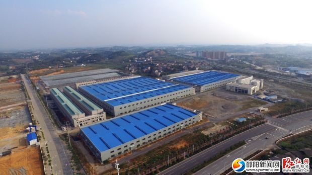 宝庆工业集中区内的湘商产业园标准厂房一角。