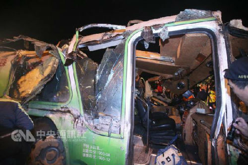 台媒：台湾游览车发生严重车祸 已致34人死亡